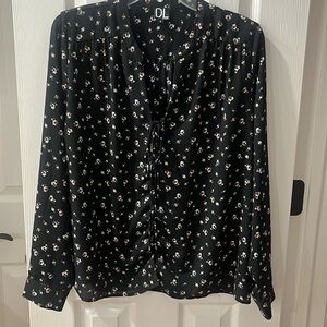 DL women’s blouse size small